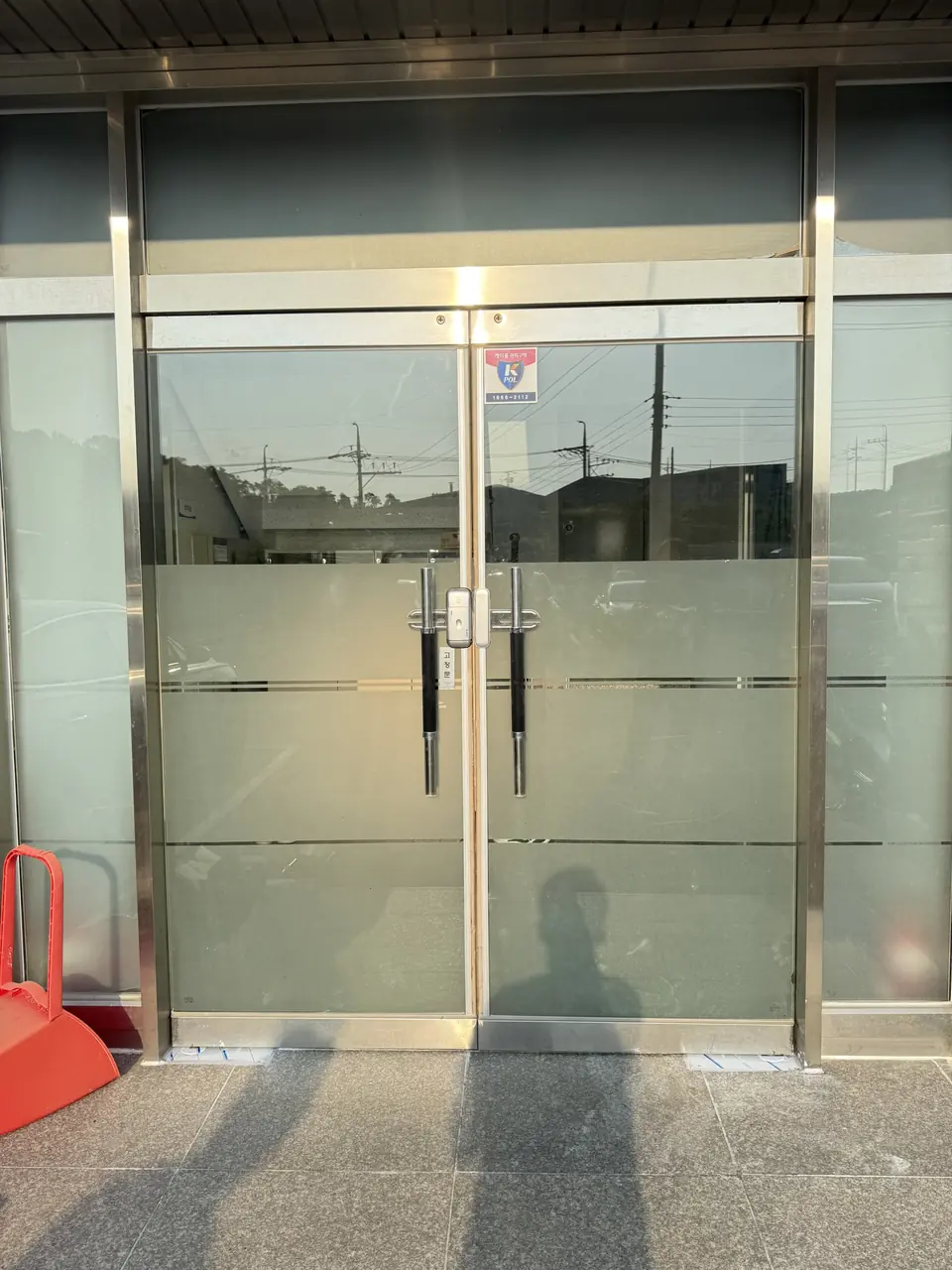 양문 강화유리문 힌지 교체 후 출입문 전경